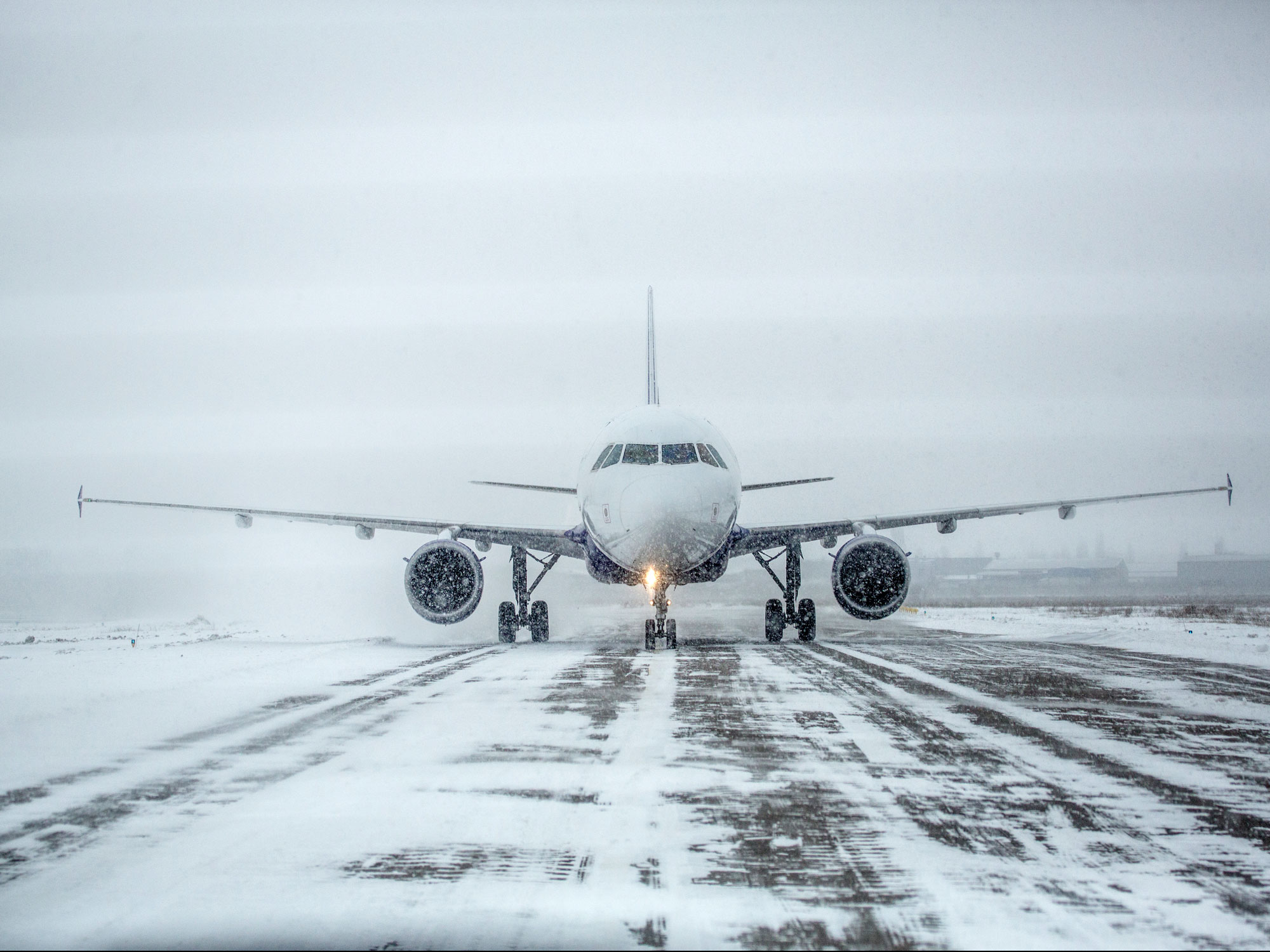 hero-aviation-airplane-runway-snow-GettyImages-981502772