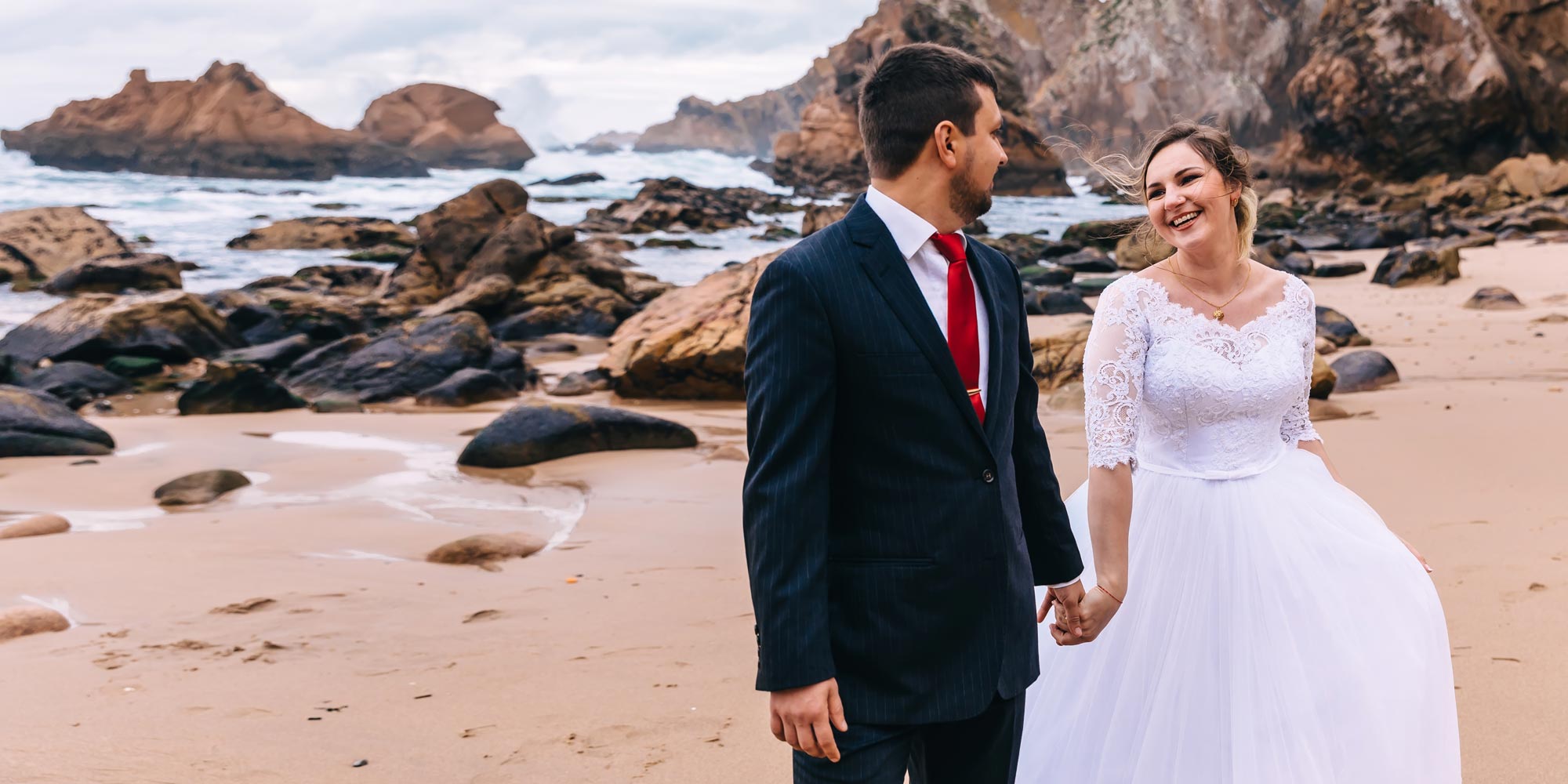 hero-wedding-beach-shutterstock_2294696769