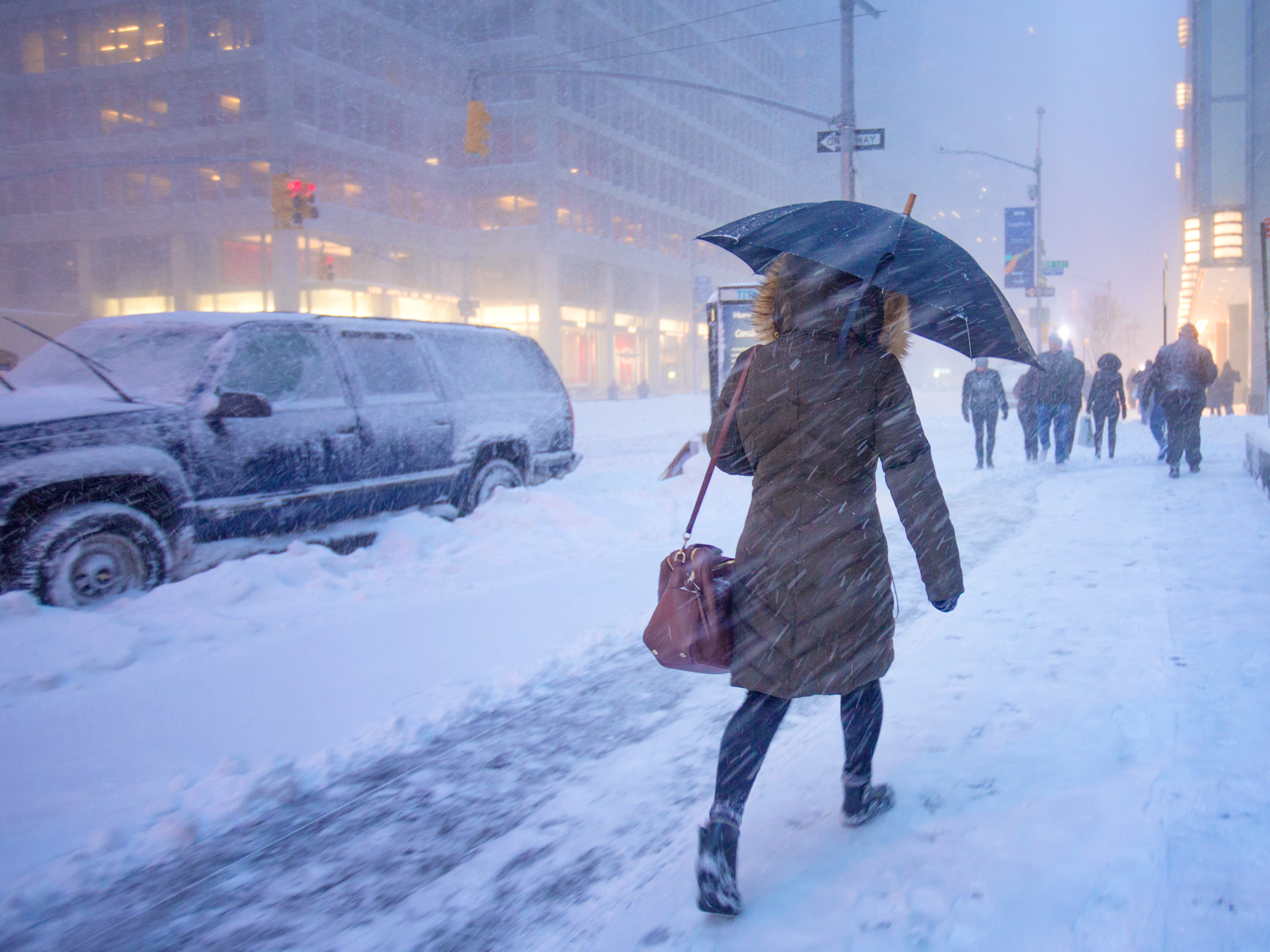 horizontal-tab-city-blizzard-coat-umbrella-GettyImages-938154410