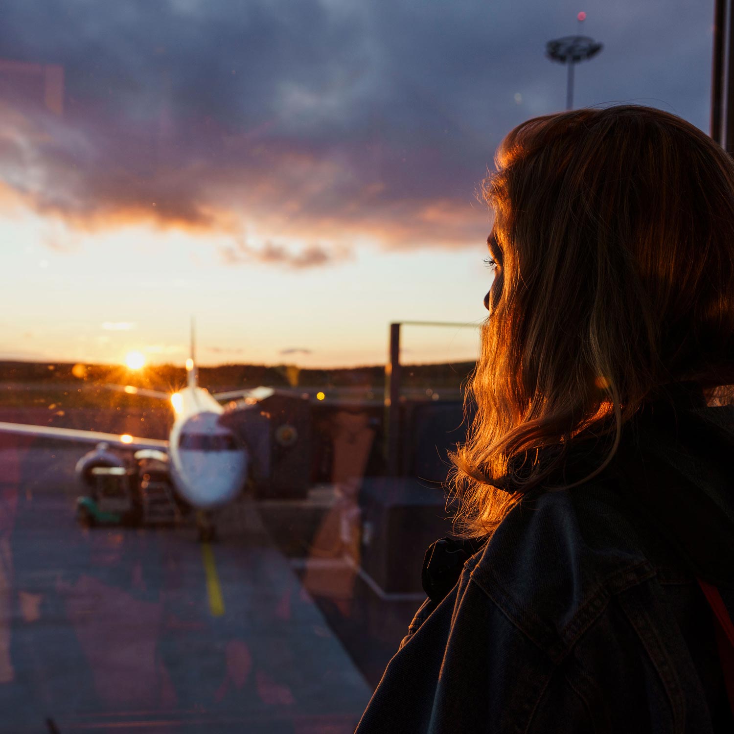 thumb-airplane_runway_evening-gettyimages-1073817850