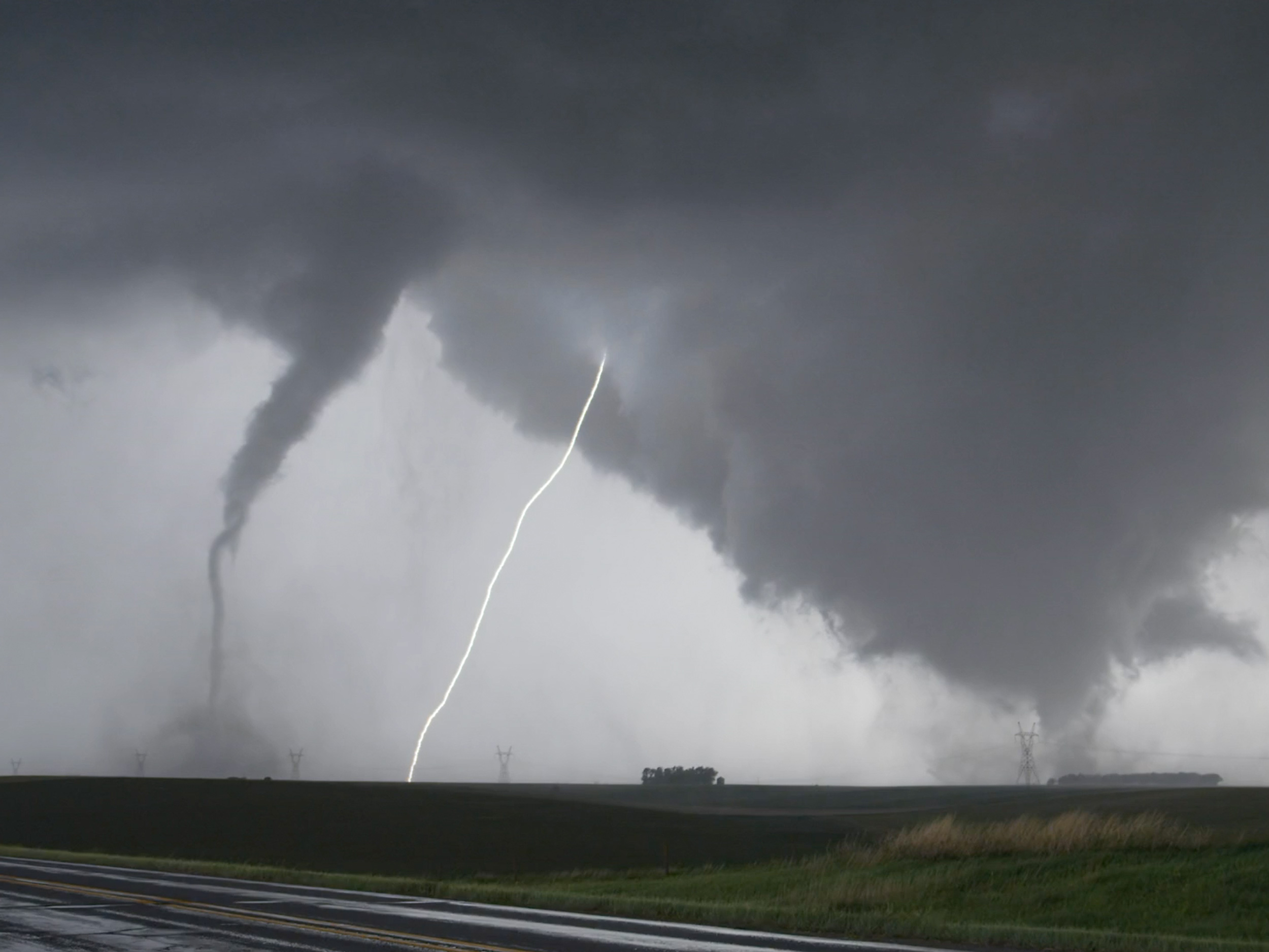 tornado-lightning