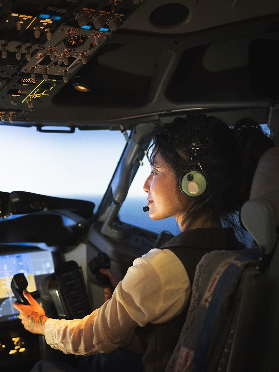 vertical-tab-aviation-pilot-cockpit-square-GettyImages-1432221614 (1)