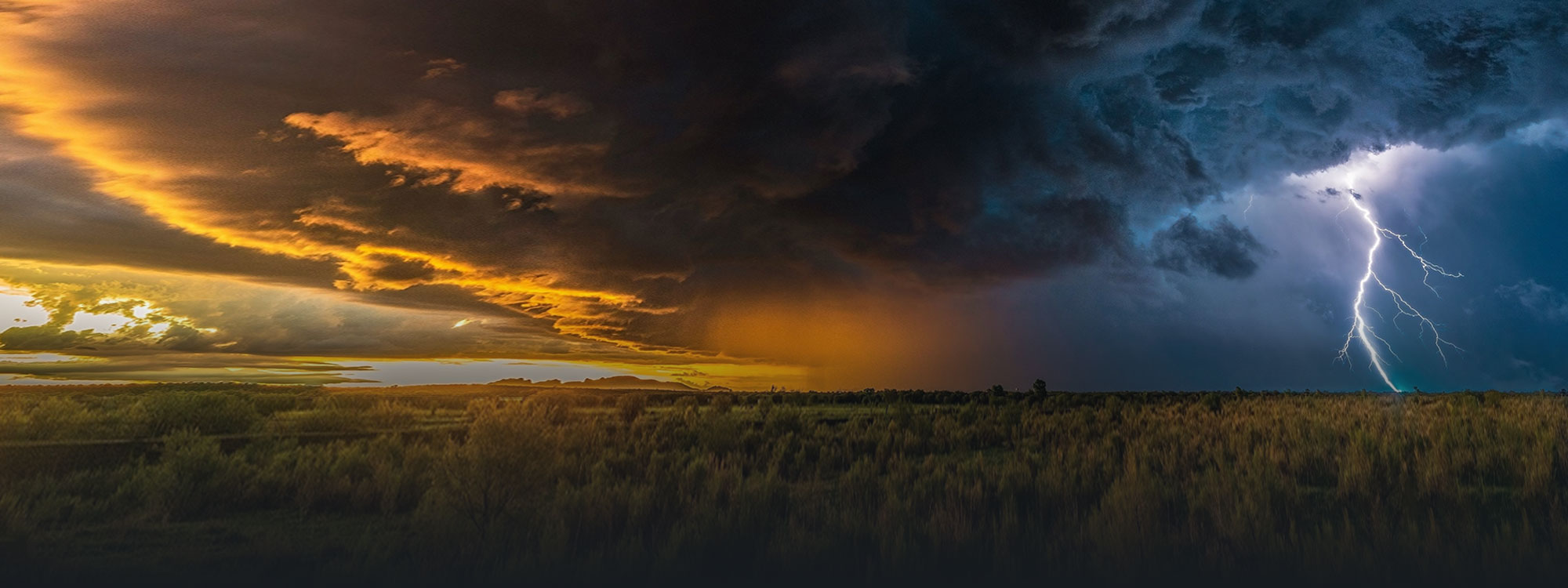 hero-sky-dramatic-lightning-weather-shutterstock_2200924189